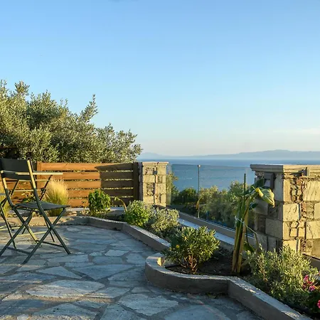 Lemontree Rooftop Jacuzzi And Sea Views